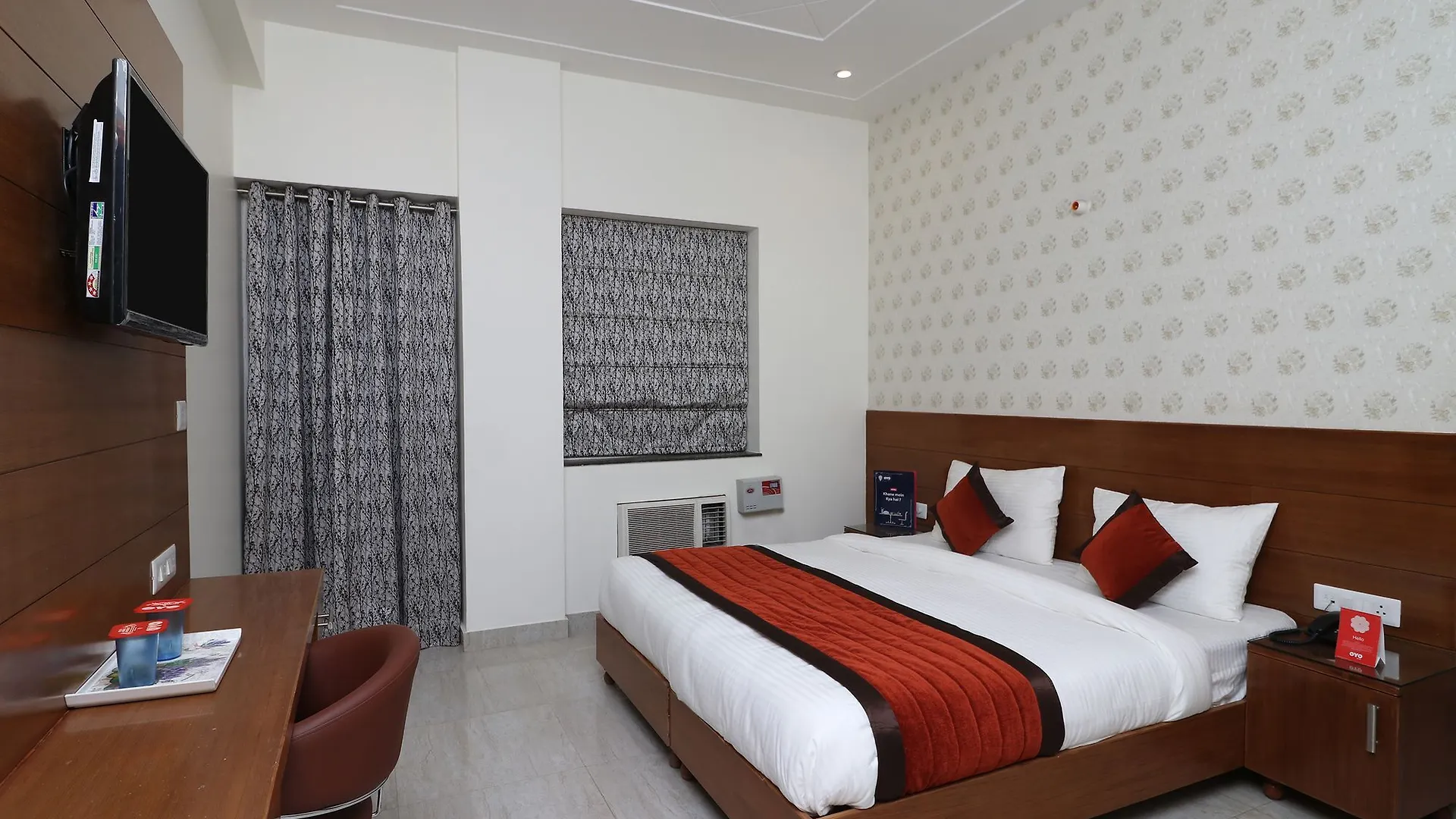 Oyo 10200 Hotel The Aroma Residency 구르가온