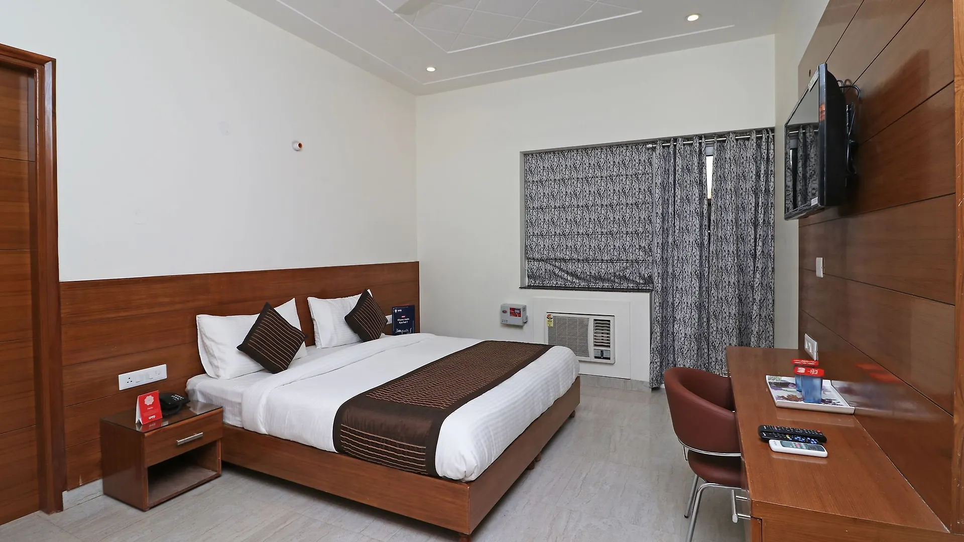 Oyo 10200 Hotel The Aroma Residency 구르가온